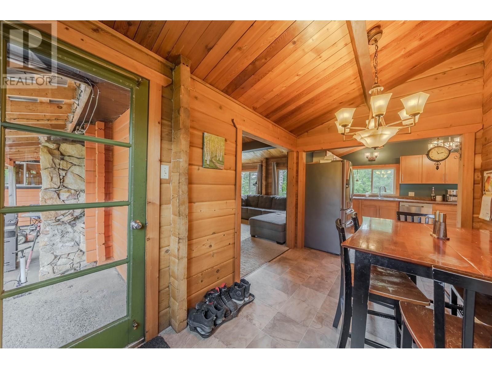 5709 Horse Lake Road, 100 Mile House, British Columbia  V0K 2E3 - Photo 11 - R3011713