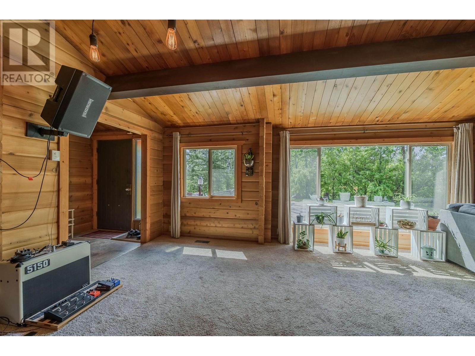 5709 Horse Lake Road, 100 Mile House, British Columbia  V0K 2E3 - Photo 16 - R3011713