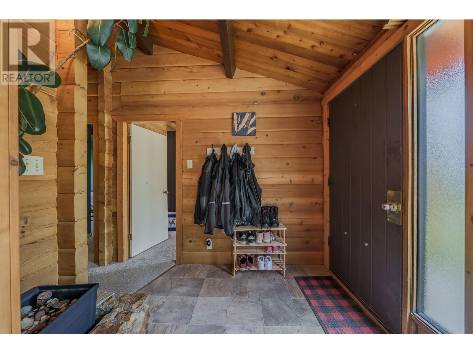5709 Horse Lake Road, 100 Mile House, British Columbia  V0K 2E3 - Photo 26 - R3011713