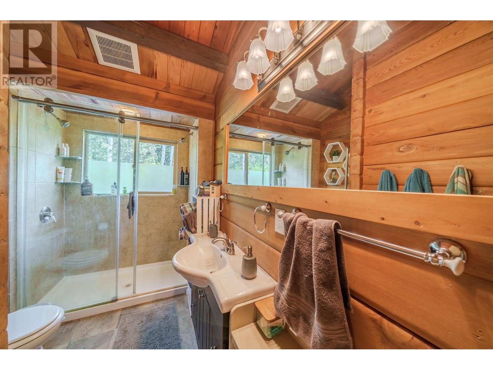 5709 Horse Lake Road, 100 Mile House, British Columbia  V0K 2E3 - Photo 27 - R3011713
