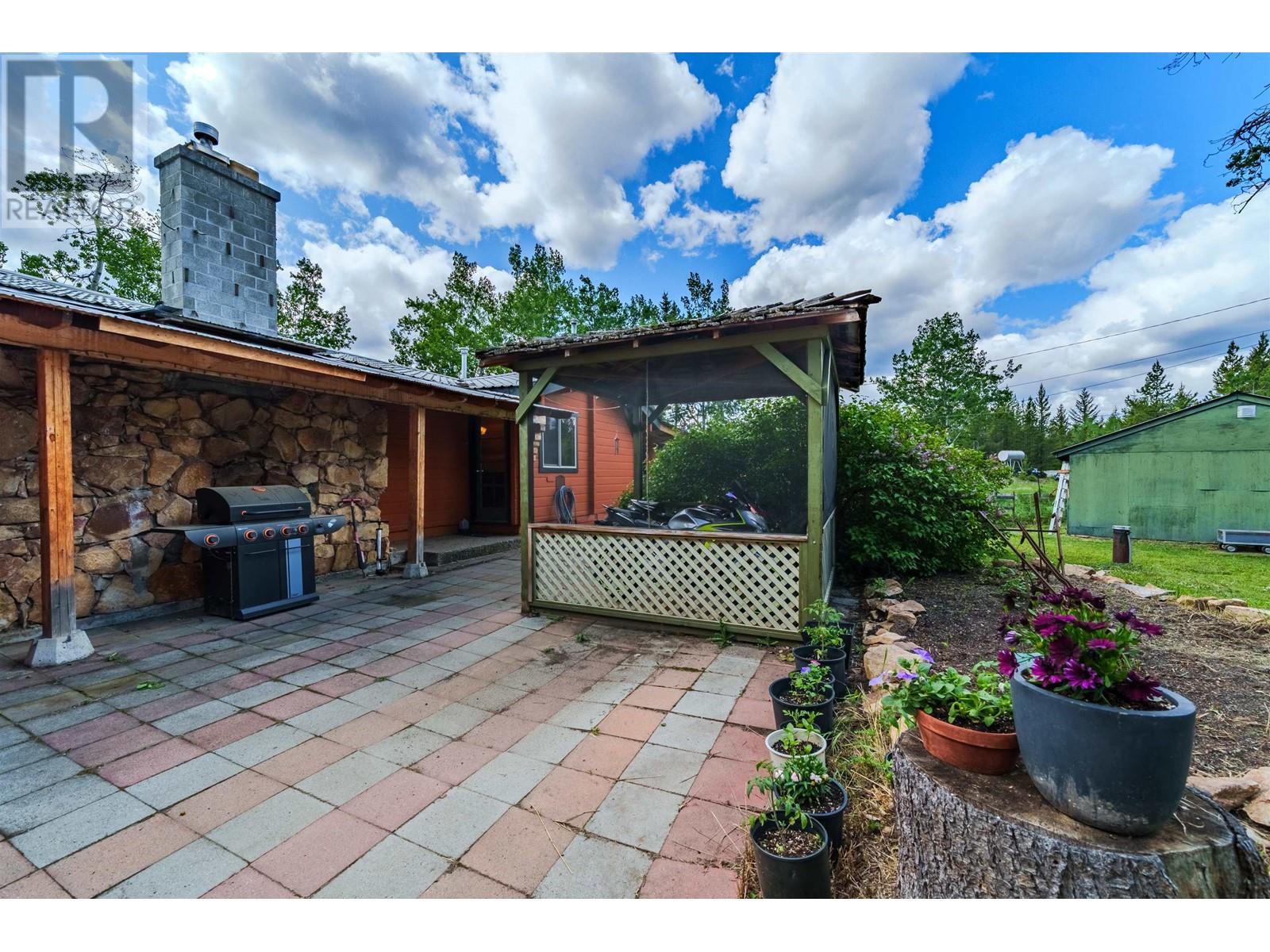 5709 Horse Lake Road, 100 Mile House, British Columbia  V0K 2E3 - Photo 31 - R3011713