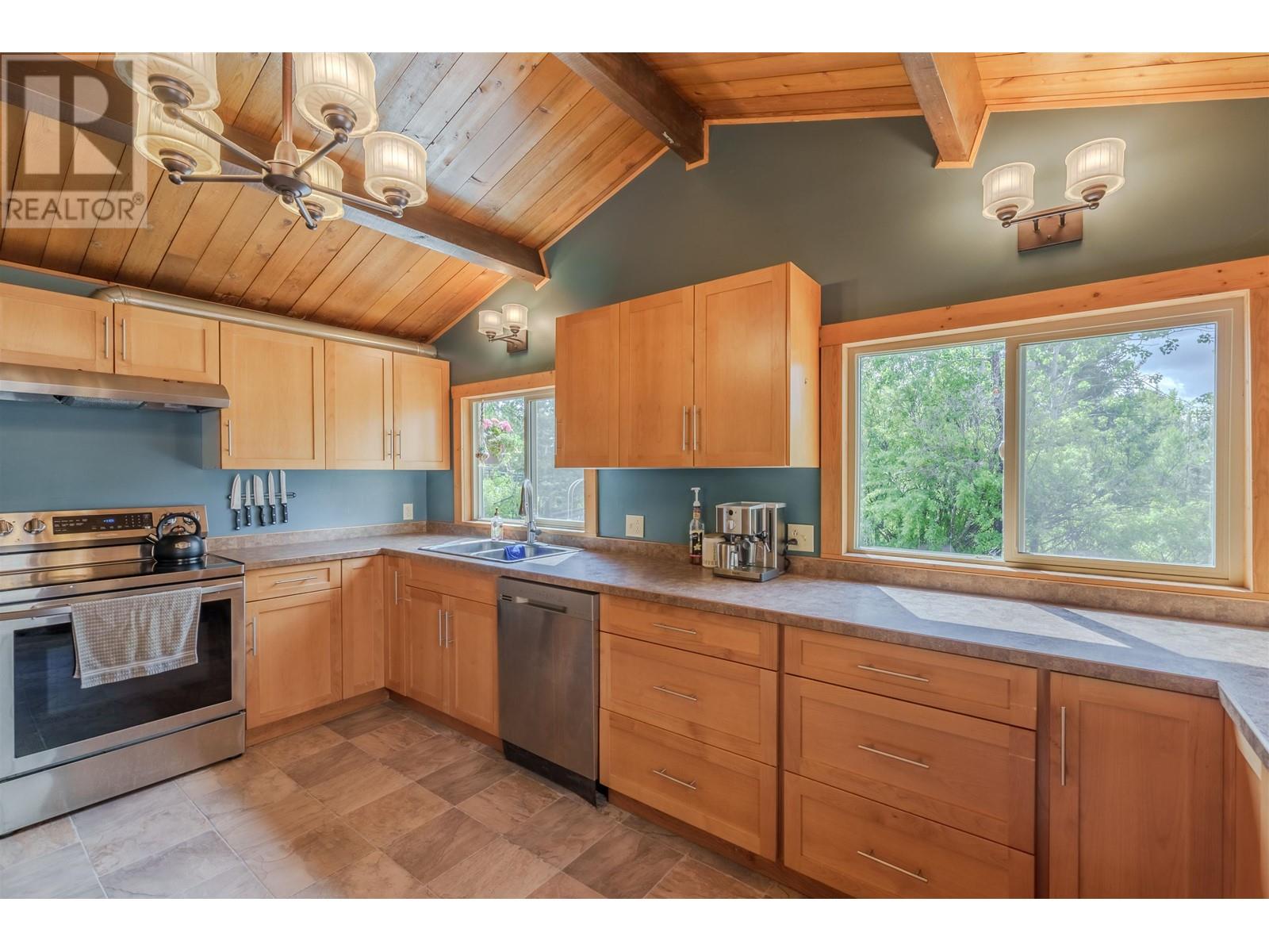 5709 Horse Lake Road, 100 Mile House, British Columbia  V0K 2E3 - Photo 6 - R3011713