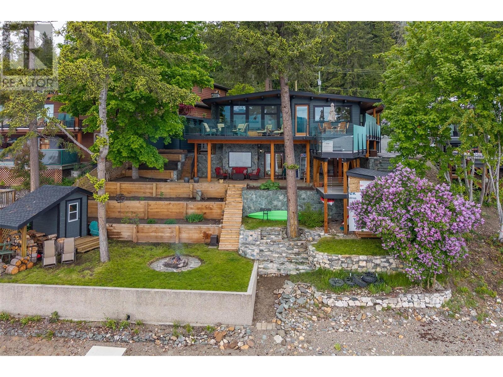 7720 SQUILAX ANGLEMONT Road, North Shuswap, British Columbia