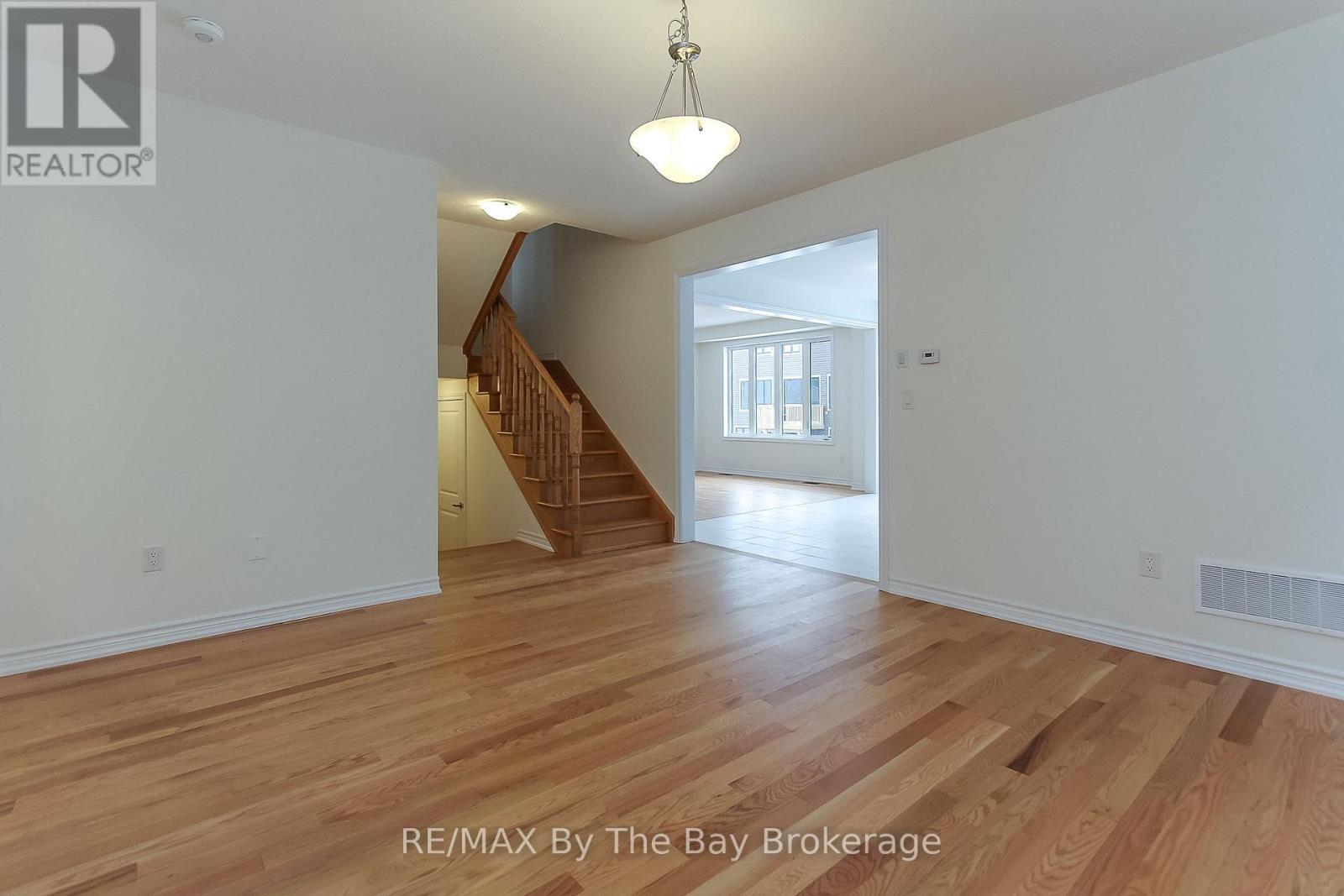 151 Rosanne Circle, Wasaga Beach, Ontario  L9Z 0N1 - Photo 17 - S12143616