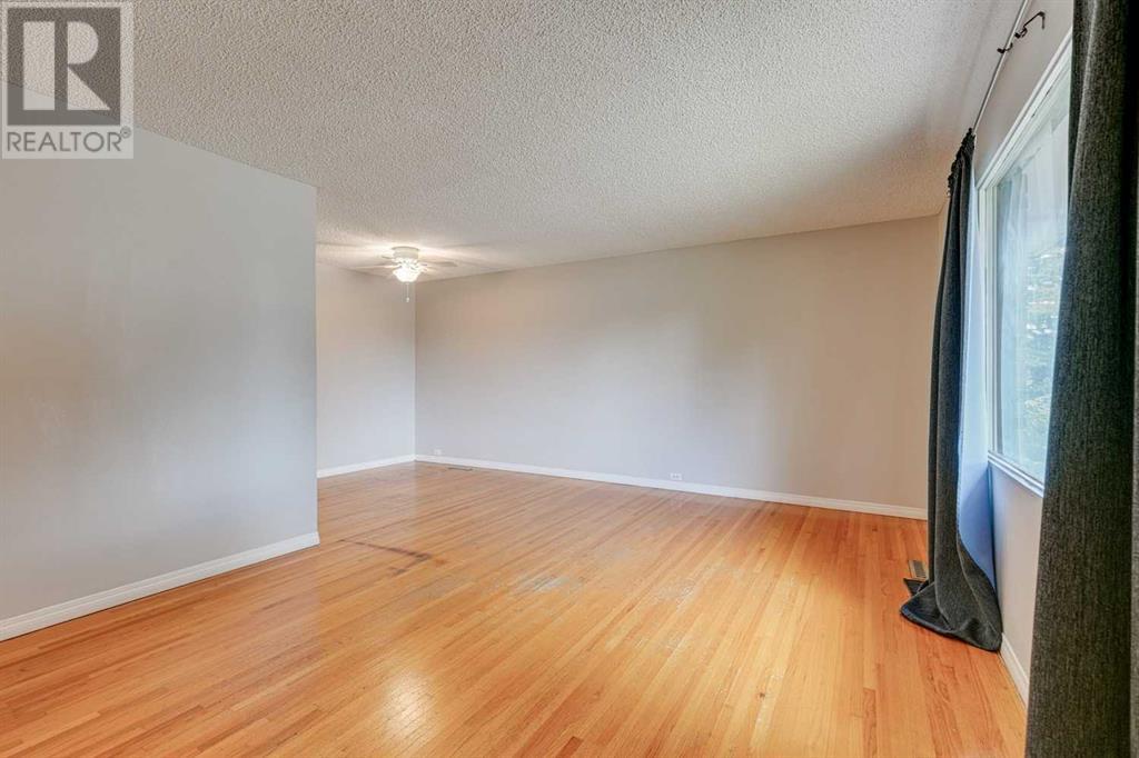 Property at 512 Mariposa Drive NE image 4