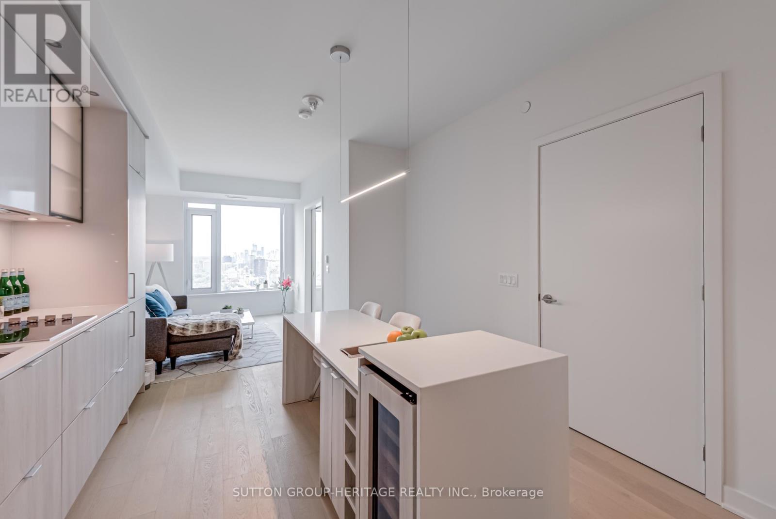 3503 - 11 Yorkville Avenue, Toronto, Ontario  M4W 0B7 - Photo 6 - C12197760