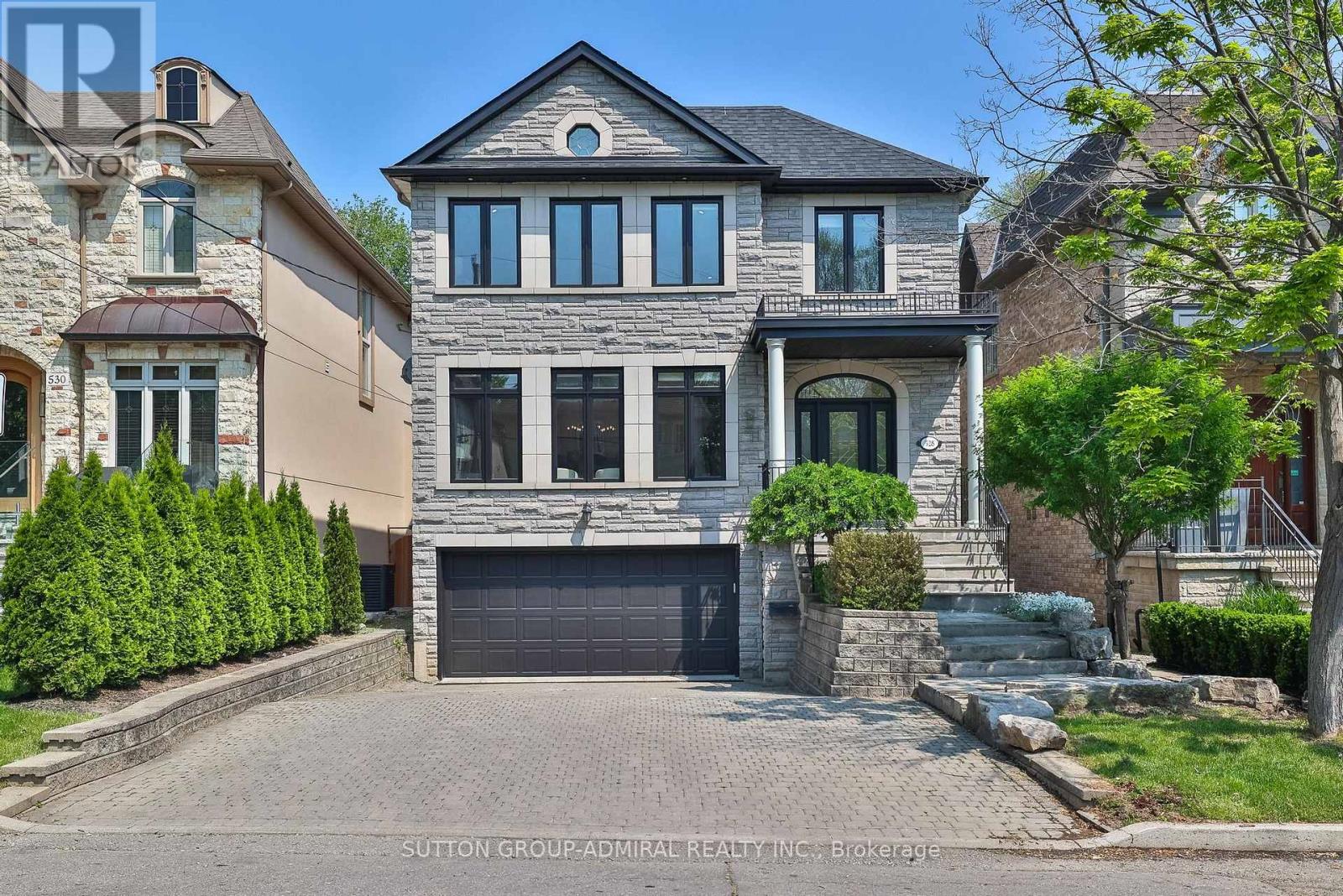 528 DOUGLAS AVENUE, Toronto, Ontario
