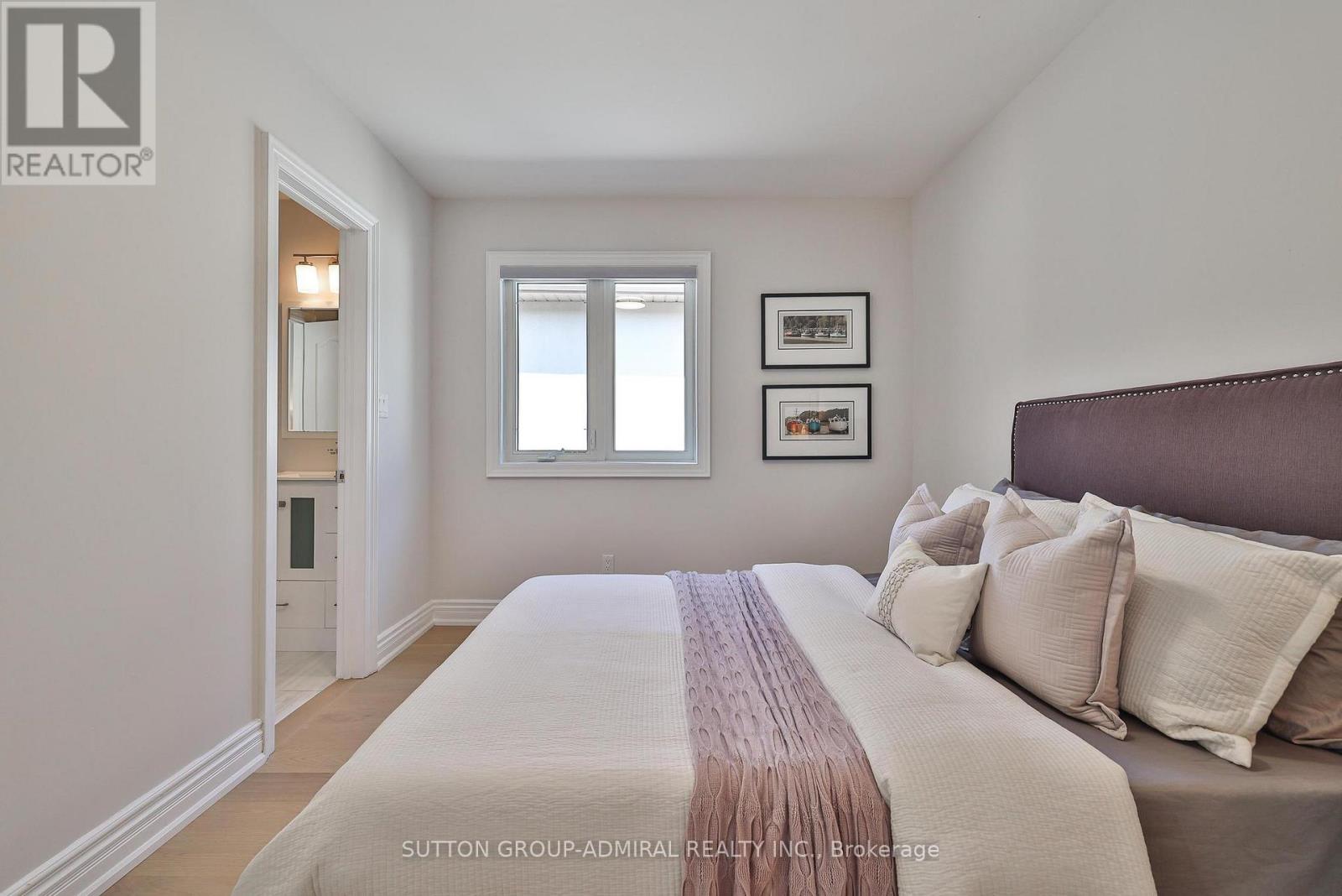 528 Douglas Avenue, Toronto, Ontario  M5M 1H5 - Photo 24 - C12197809