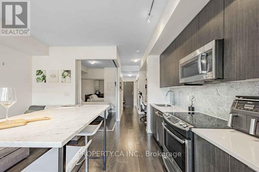 605 - 50 Bruyeres Mews Road W, Toronto, Ontario  M5V 0H8 - Photo 1 - C12197833