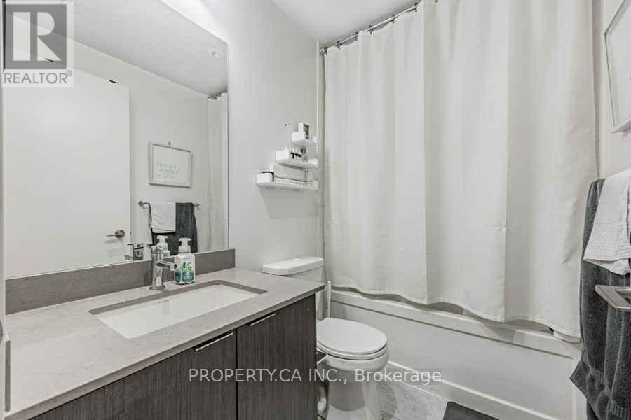 605 - 50 Bruyeres Mews Road W, Toronto, Ontario  M5V 0H8 - Photo 10 - C12197833