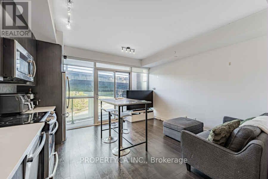 605 - 50 Bruyeres Mews Road W, Toronto, Ontario  M5V 0H8 - Photo 4 - C12197833