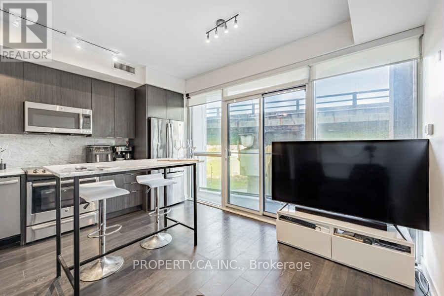 605 - 50 Bruyeres Mews Road W, Toronto, Ontario  M5V 0H8 - Photo 5 - C12197833