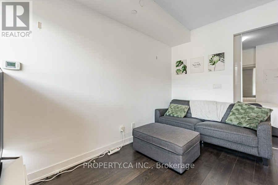 605 - 50 Bruyeres Mews Road W, Toronto, Ontario  M5V 0H8 - Photo 6 - C12197833