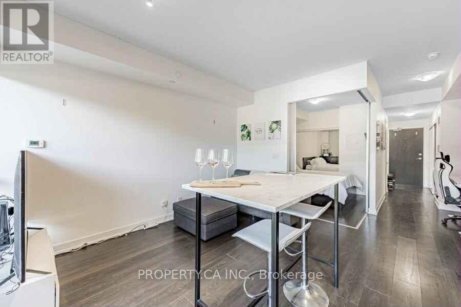 605 - 50 Bruyeres Mews Road W, Toronto, Ontario  M5V 0H8 - Photo 7 - C12197833