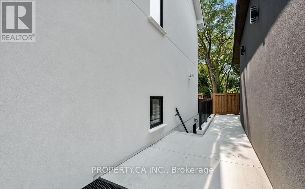 119 Invermay Avenue, Toronto, Ontario  M3H 1Z7 - Photo 15 - C12198020