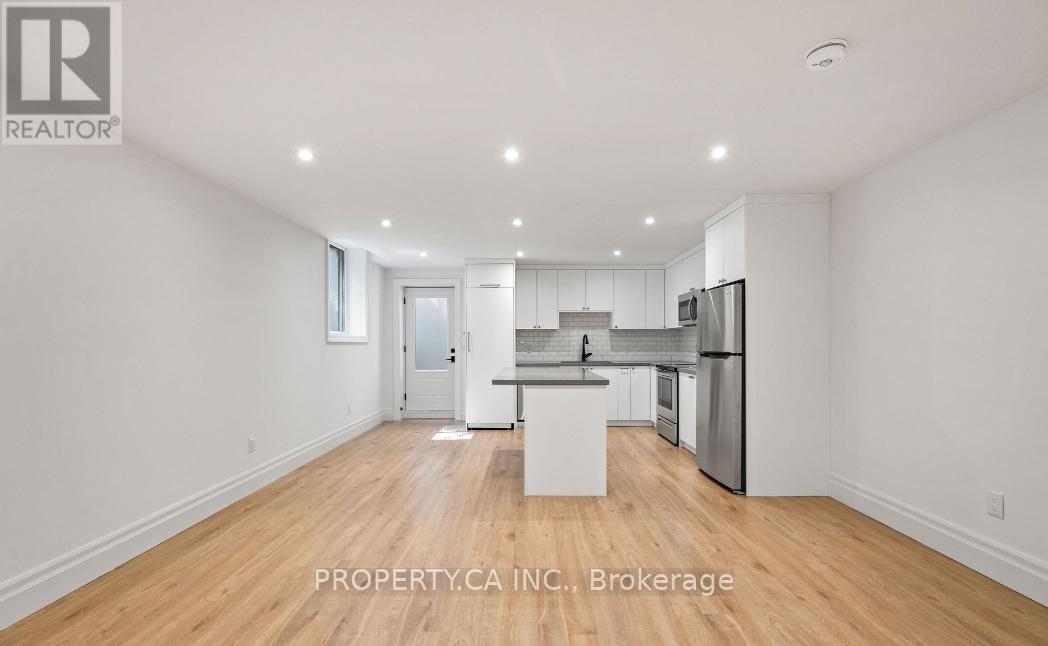 119 Invermay Avenue, Toronto, Ontario  M3H 1Z7 - Photo 3 - C12198020