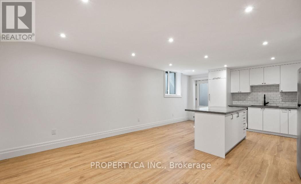 119 Invermay Avenue, Toronto, Ontario  M3H 1Z7 - Photo 4 - C12198020