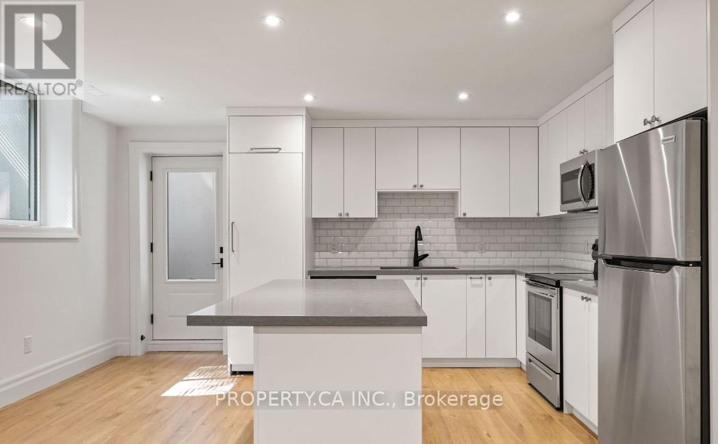 119 Invermay Avenue, Toronto (Clanton Park), Ontario  M3H 1Z7 - Photo 5 - C12198020