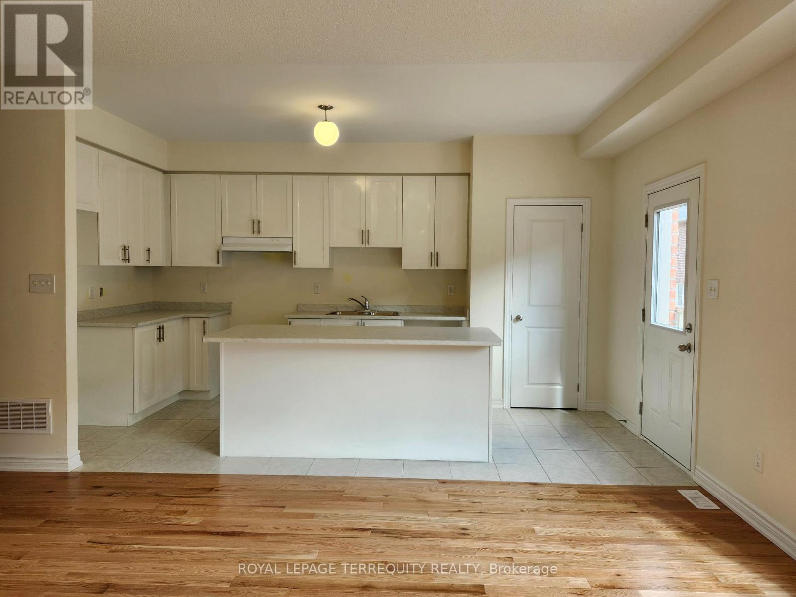 1117 Marathon Avenue, Pickering, Ontario  L1X 0L7 - Photo 5 - E12198001