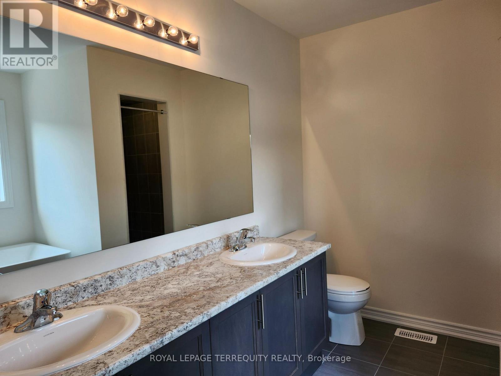 1117 Marathon Avenue, Pickering, Ontario  L1X 0L7 - Photo 9 - E12198001