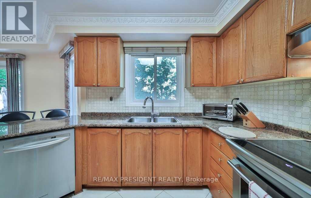 30 Anvil Court, Richmond Hill (Westbrook), Ontario  L4C 9G6 - Photo 23 - N12197799