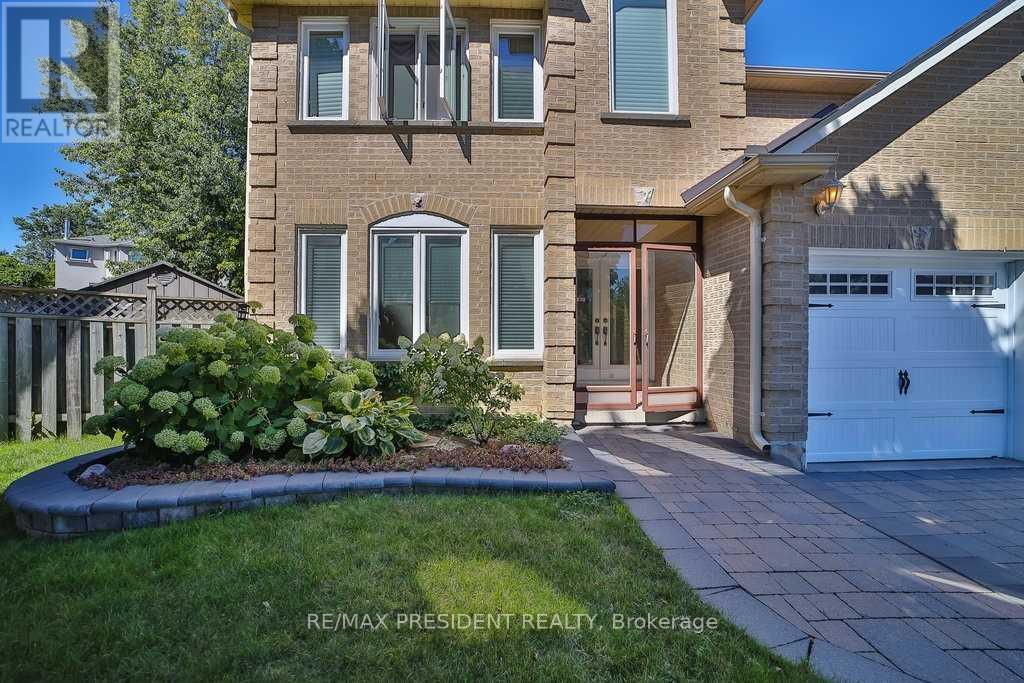 30 Anvil Court, Richmond Hill (Westbrook), Ontario  L4C 9G6 - Photo 3 - N12197799
