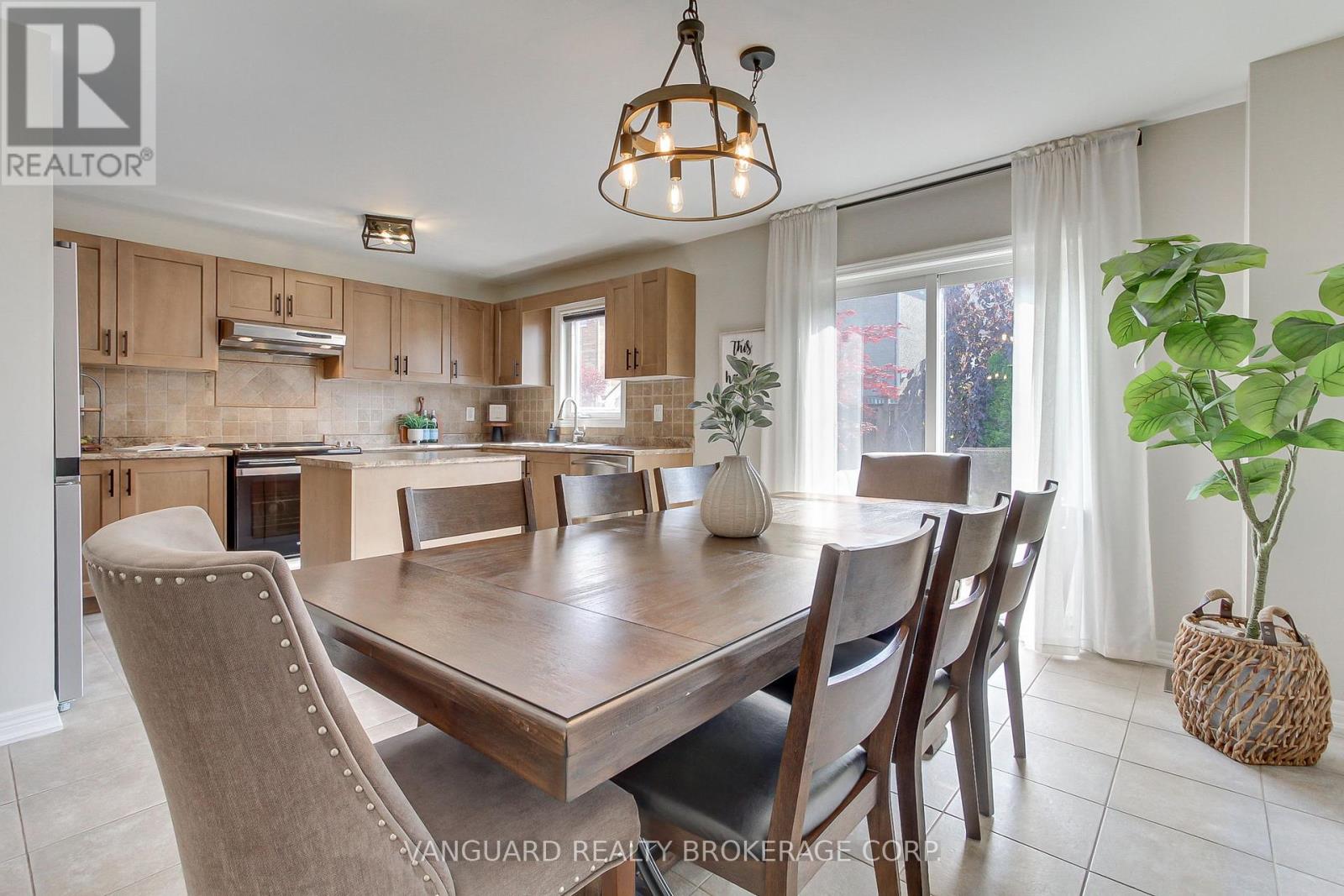 15 Treasure Hill Road, Vaughan (Maple), Ontario  L6A 0A6 - Photo 14 - N12197929