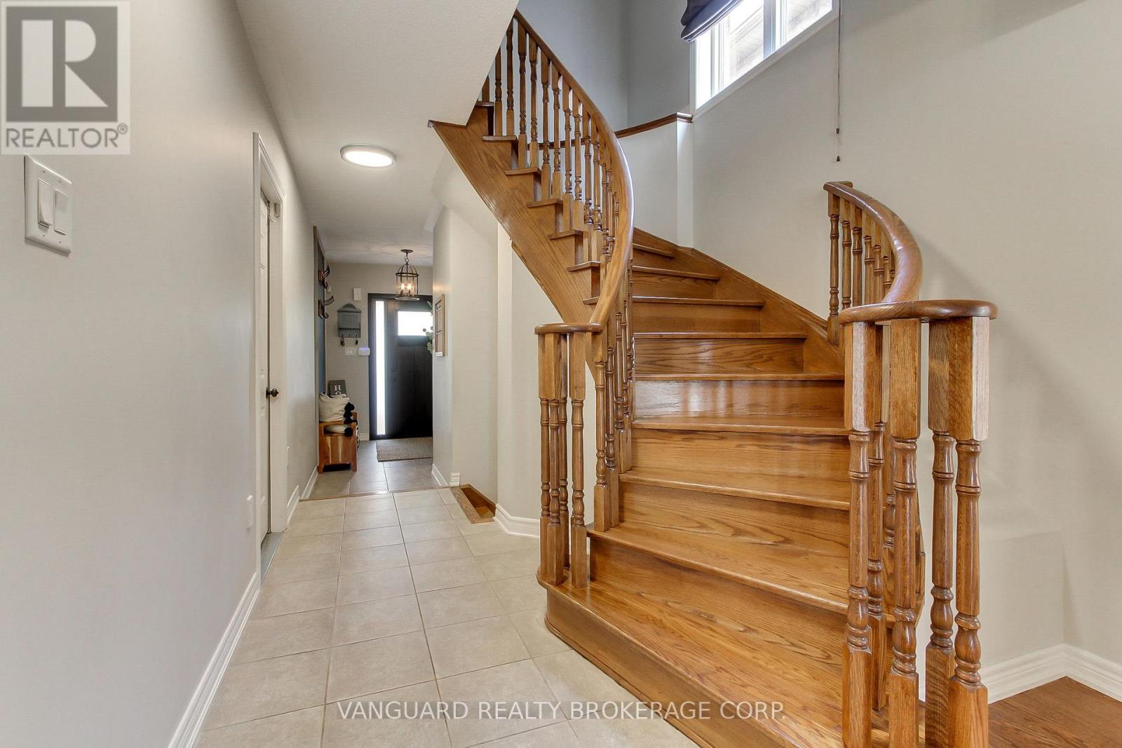 15 Treasure Hill Road, Vaughan (Maple), Ontario  L6A 0A6 - Photo 6 - N12197929
