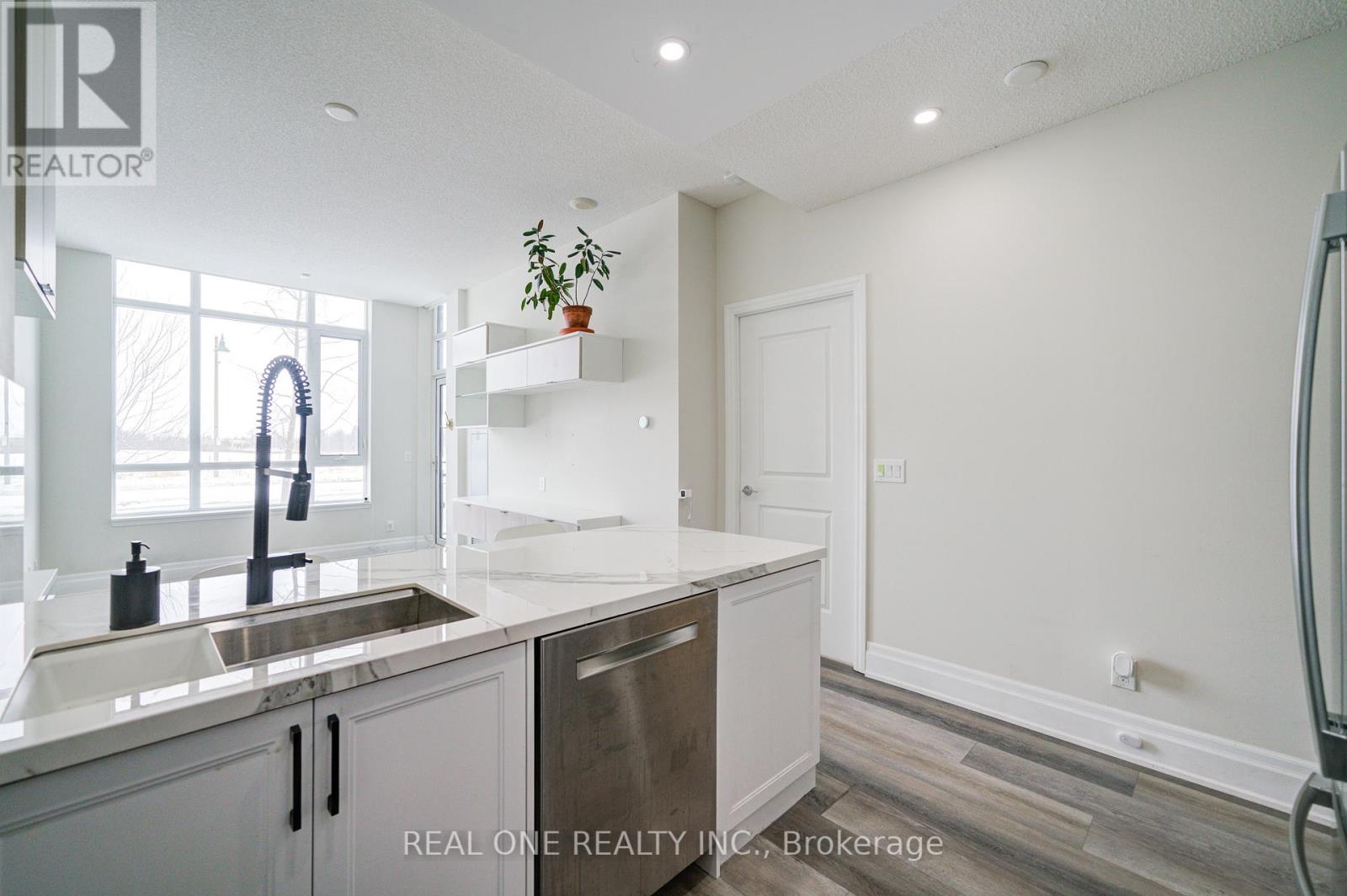107 - 111 Upper Duke Crescent, Markham, Ontario  L6G 0C8 - Photo 13 - N12198030