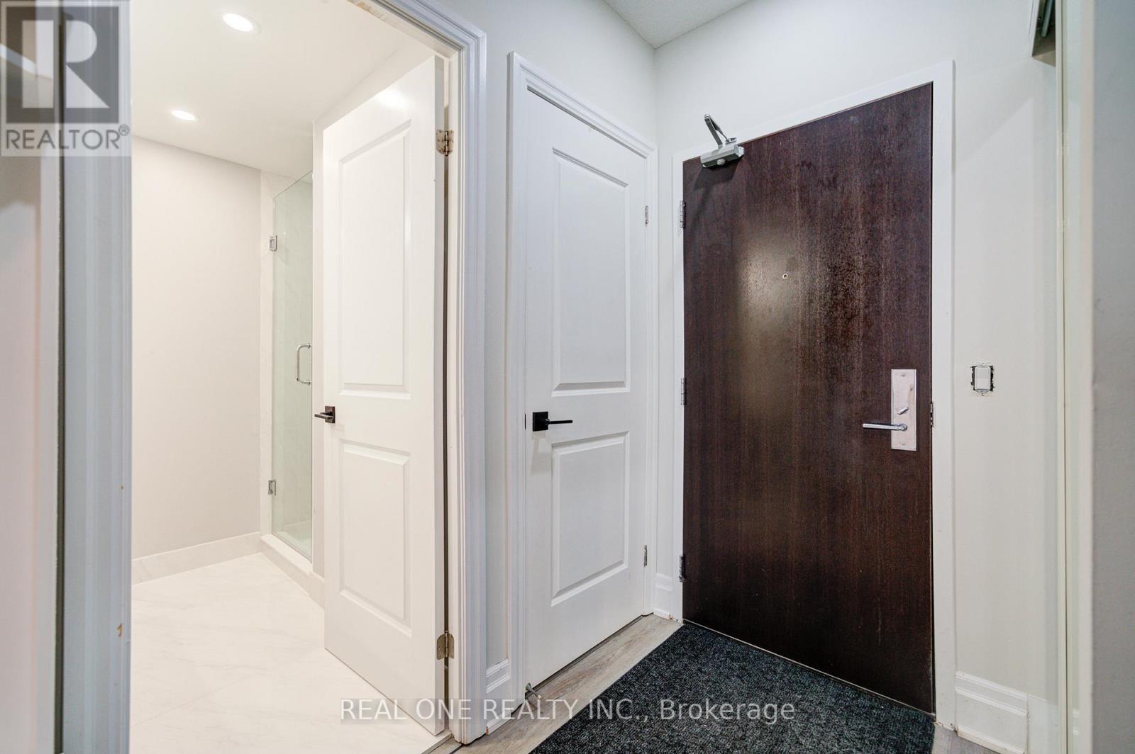 107 - 111 Upper Duke Crescent, Markham, Ontario  L6G 0C8 - Photo 8 - N12198030