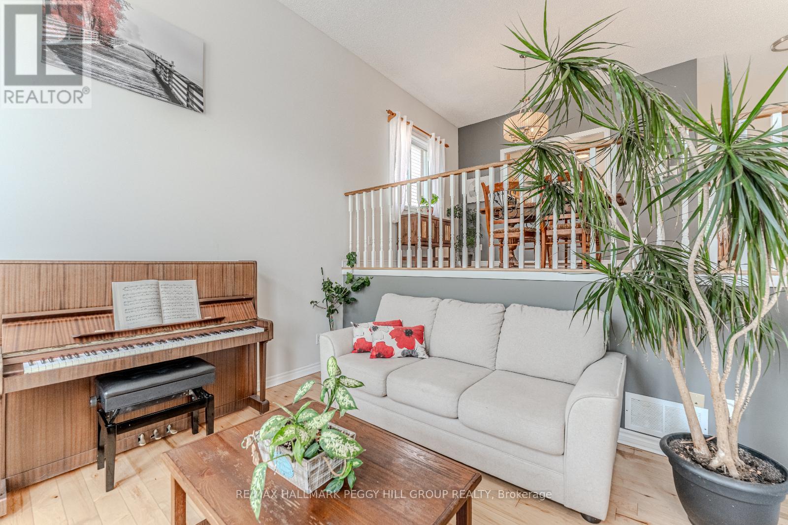 255 Mapleton Avenue, Barrie (Holly), Ontario  L4N 8T3 - Photo 4 - S12197789