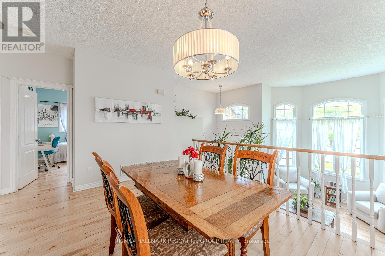 255 Mapleton Avenue, Barrie (Holly), Ontario  L4N 8T3 - Photo 5 - S12197789