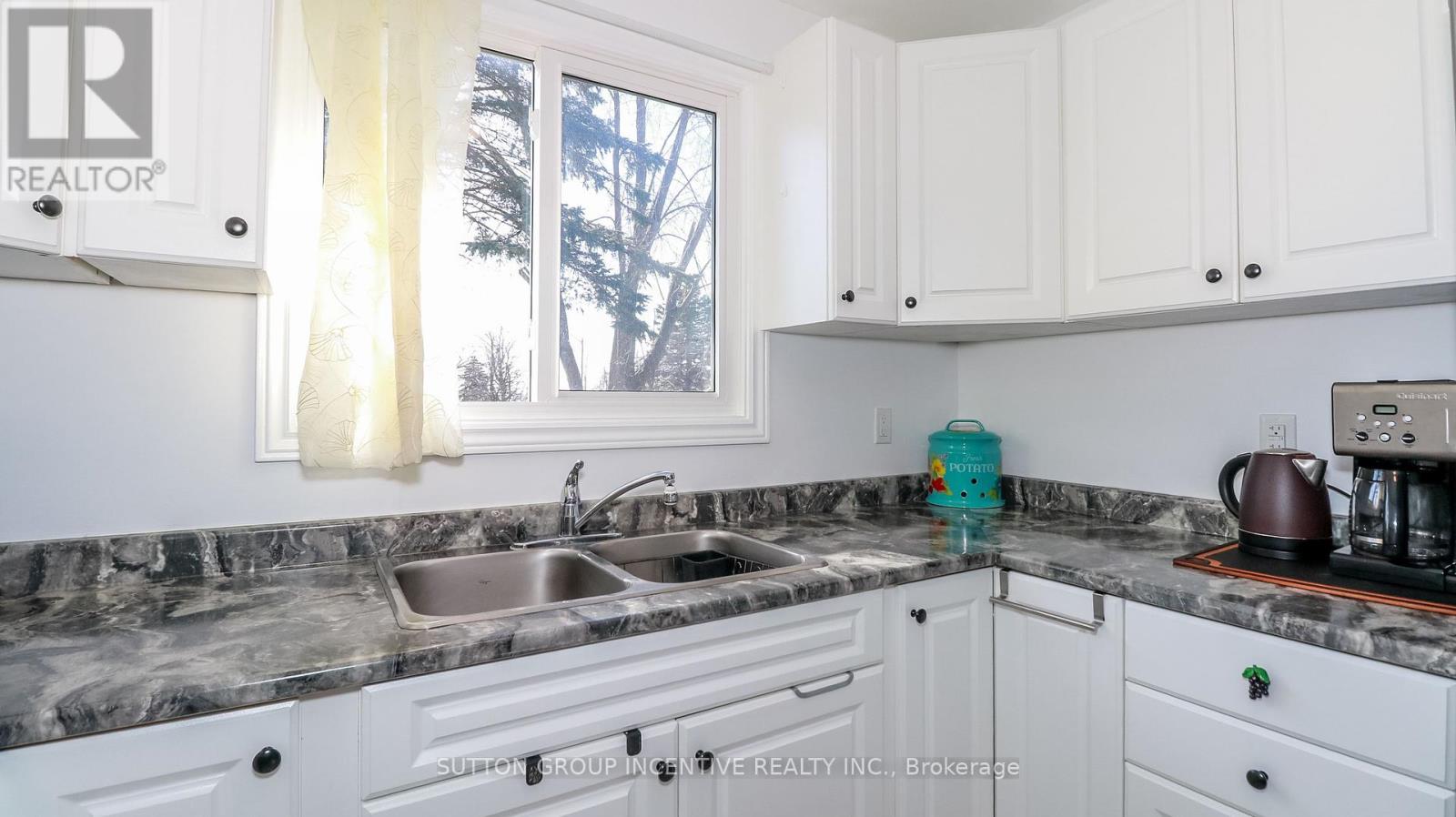 220 Letitia Street, Barrie, Ontario  L4N 4Z7 - Photo 10 - S12197834