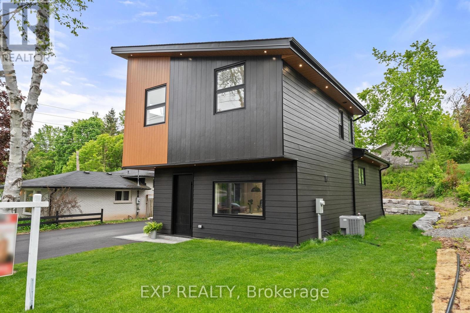 168 Berczy Street, Barrie, Ontario  L4M 3R6 - Photo 34 - S12197877
