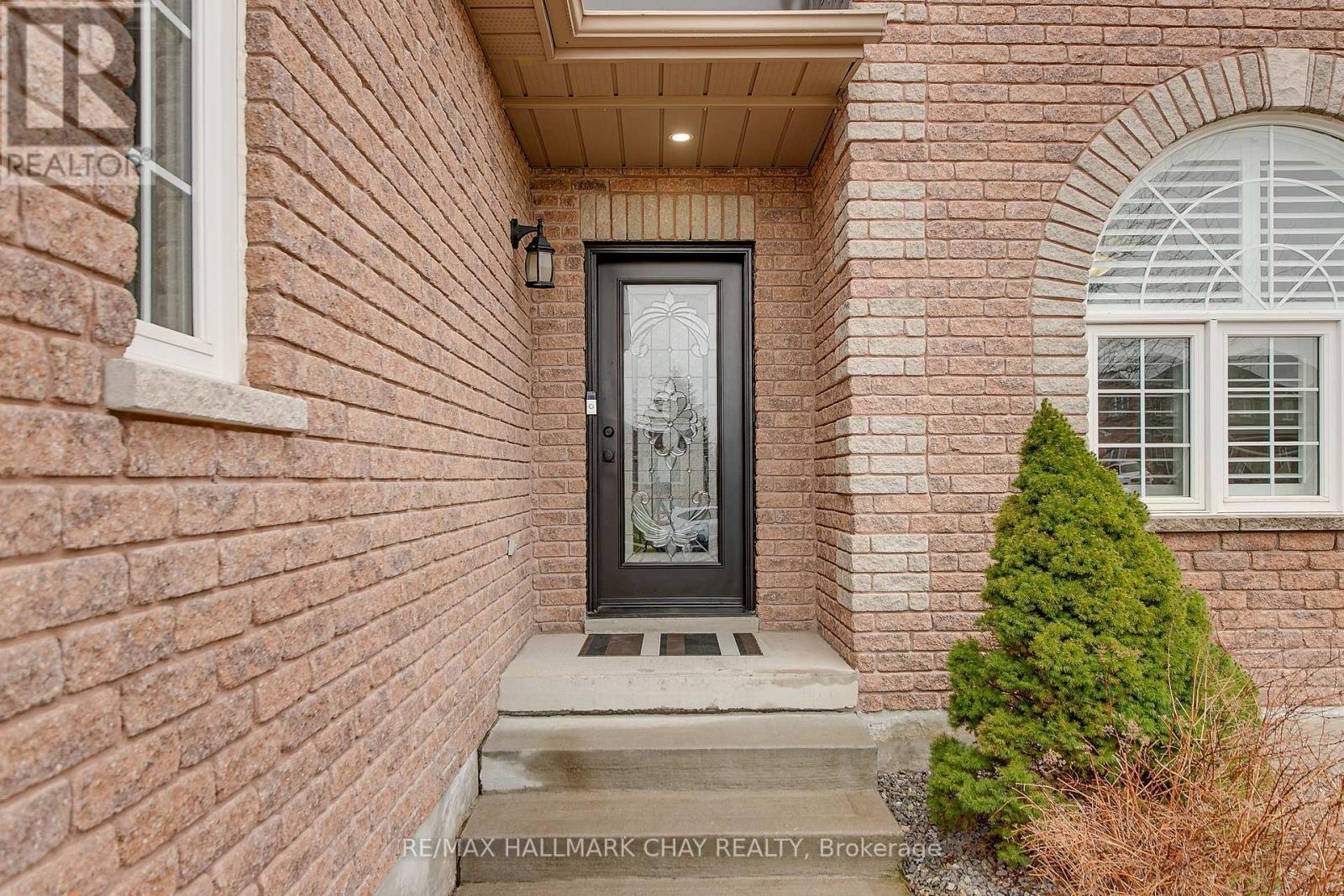 7 Penvill Trail, Barrie, Ontario  L4N 1T7 - Photo 3 - S12197885