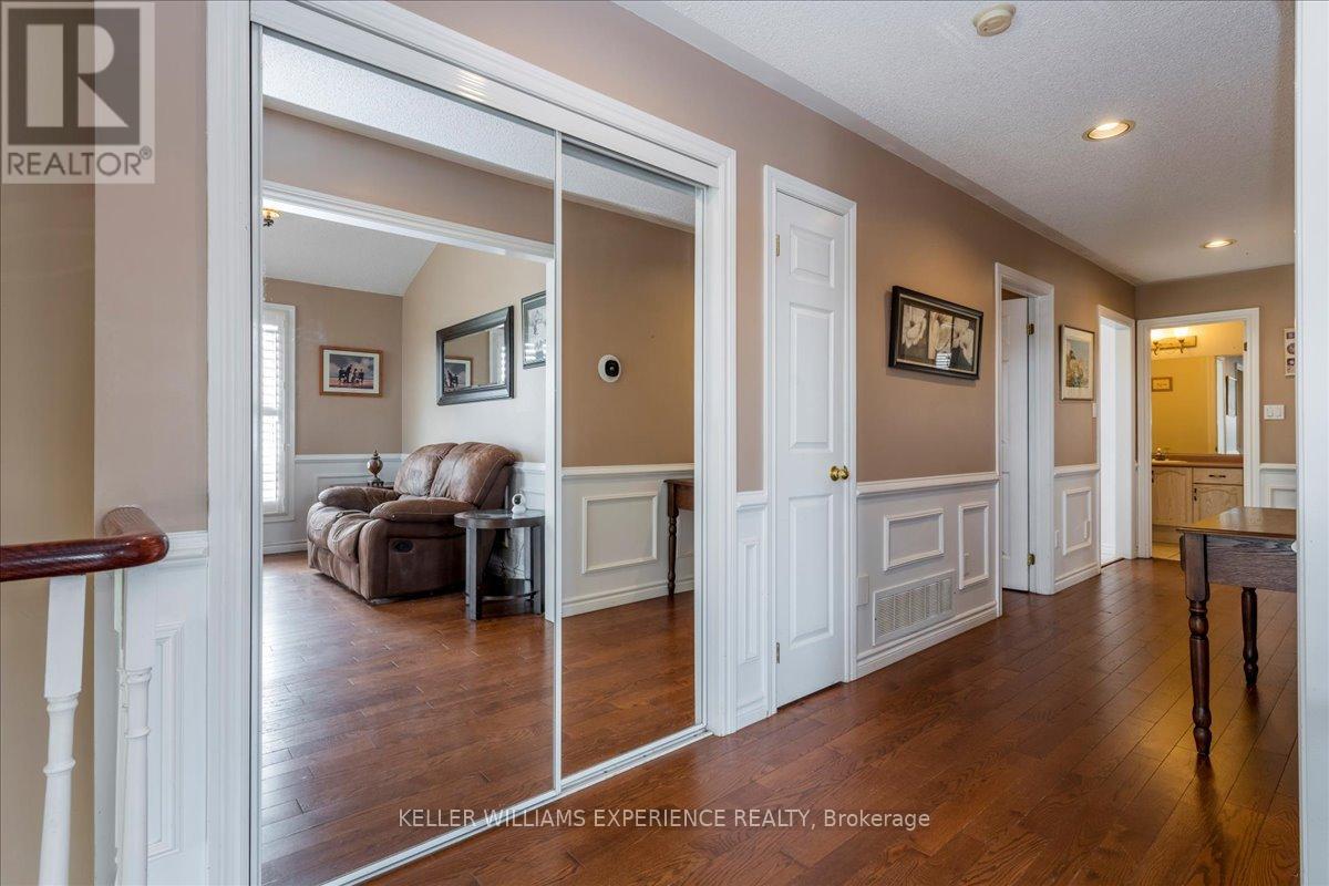 43 Sherwood Court, Barrie, Ontario  L4N 9V1 - Photo 6 - S12197949