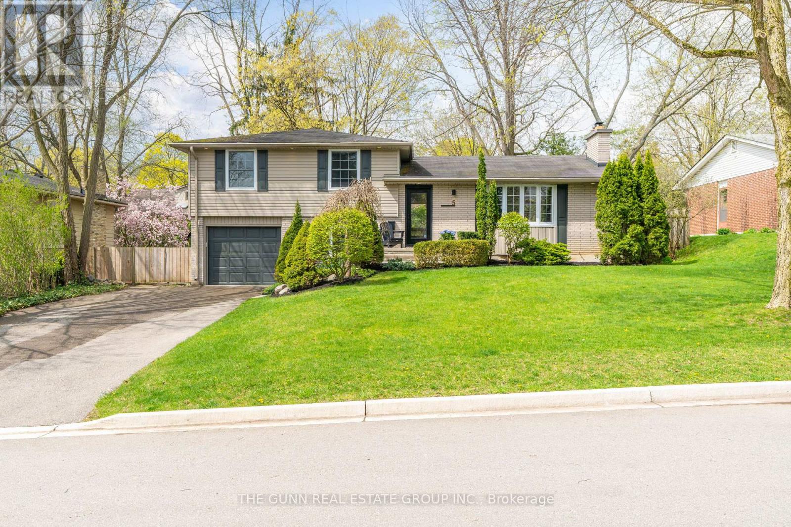 5 ABBEY RISE, London North, Ontario