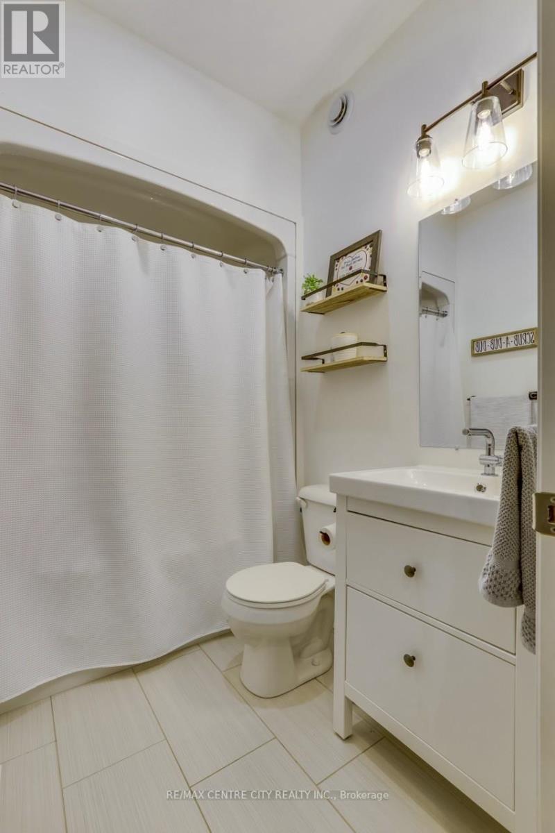 1301 Eagletrace Drive, London North, Ontario  N6G 0K9 - Photo 11 - X12198086