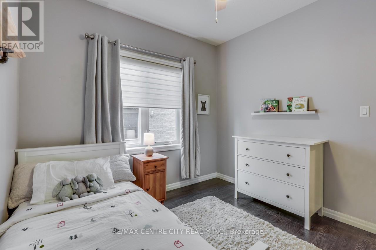 1301 Eagletrace Drive, London North, Ontario  N6G 0K9 - Photo 9 - X12198086