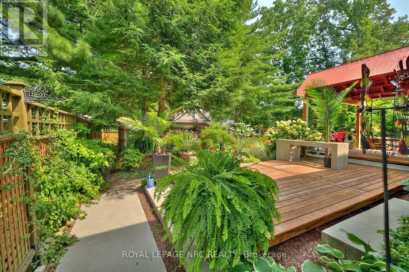 13 Oak Drive, Niagara-On-The-Lake, Ontario  L0S 1J0 - Photo 11 - X12198006