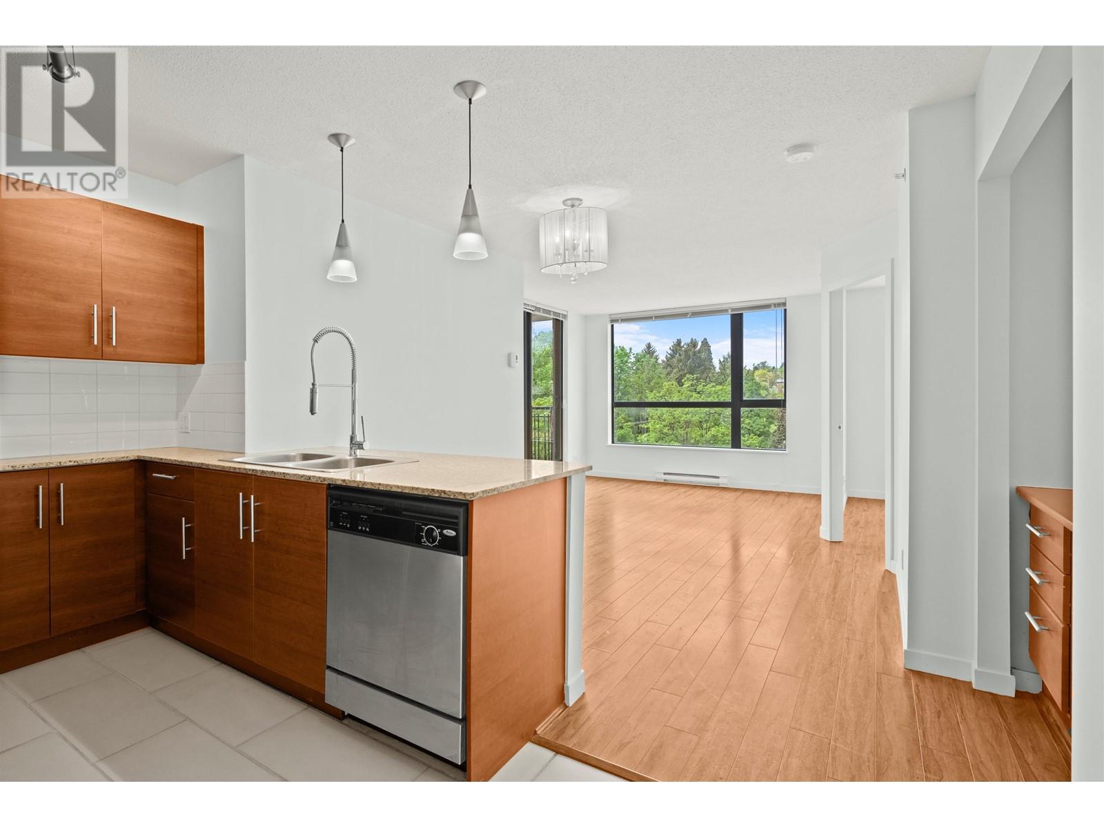 701 814 ROYAL AVENUE, New Westminster, British Columbia