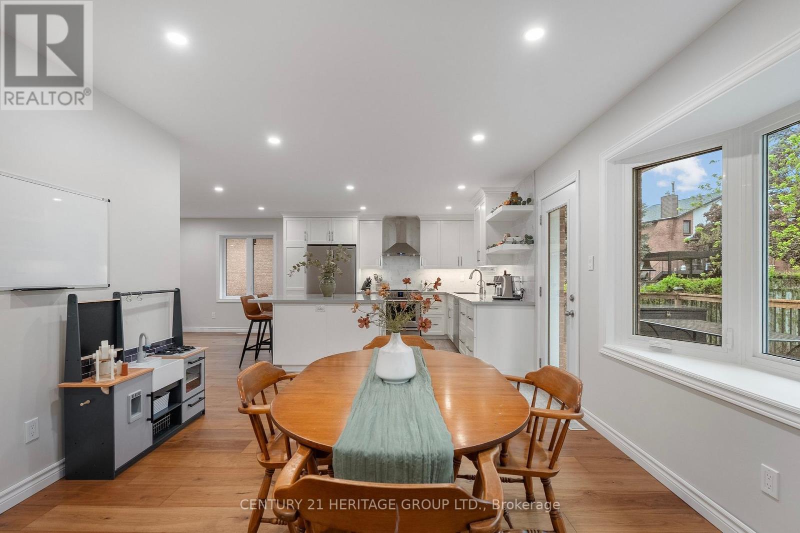 31 Fox Run Lane, Bradford West Gwillimbury, Ontario  L3Z 2J1 - Photo 12 - N12170243
