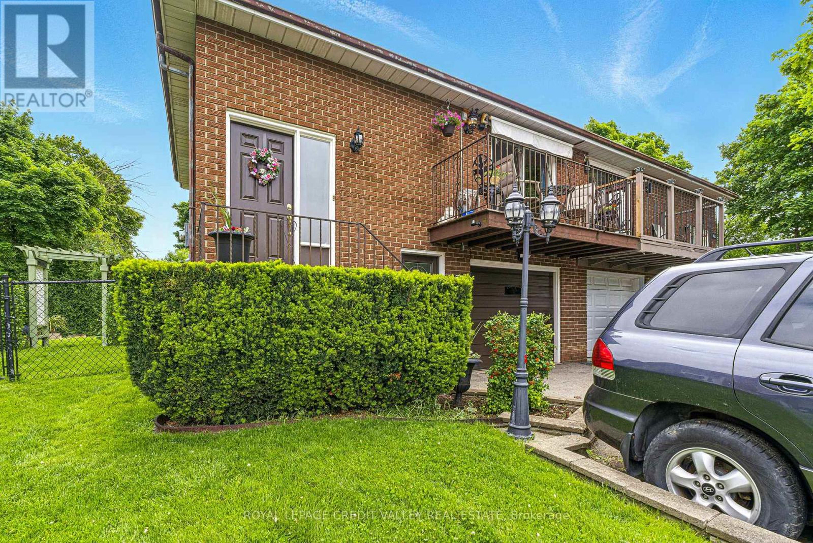 74 Roseville Drive, Brampton, Ontario  L6Y 2G8 - Photo 2 - W12197791