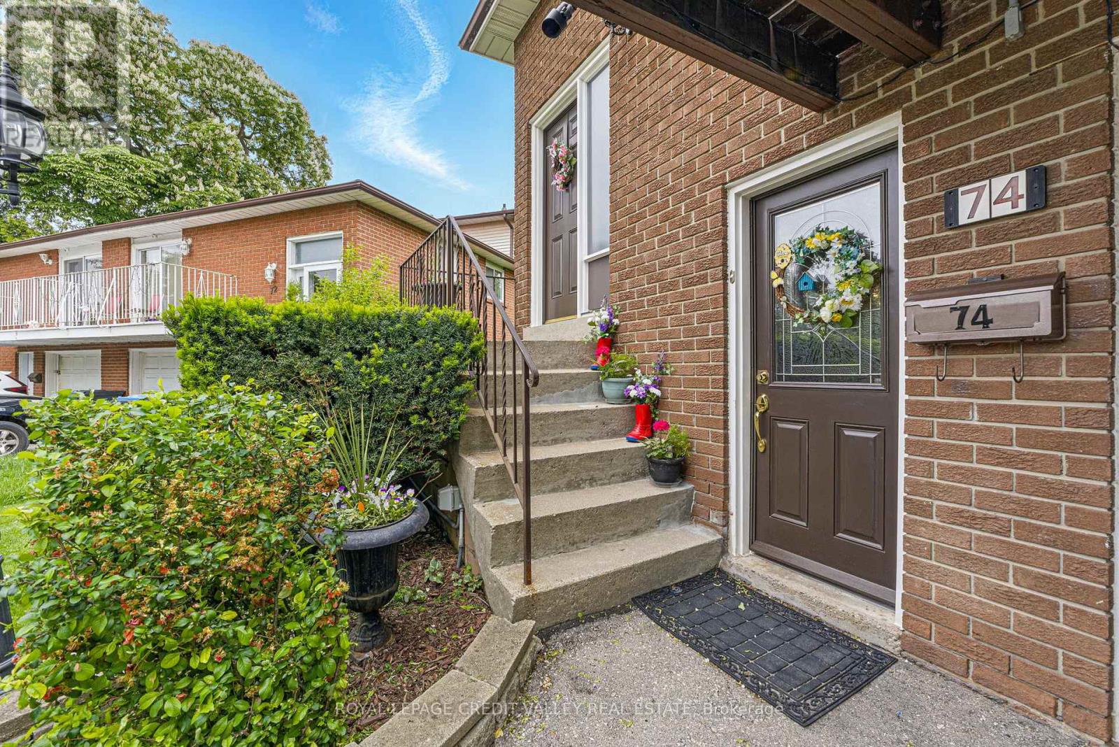 74 Roseville Drive, Brampton, Ontario  L6Y 2G8 - Photo 3 - W12197791