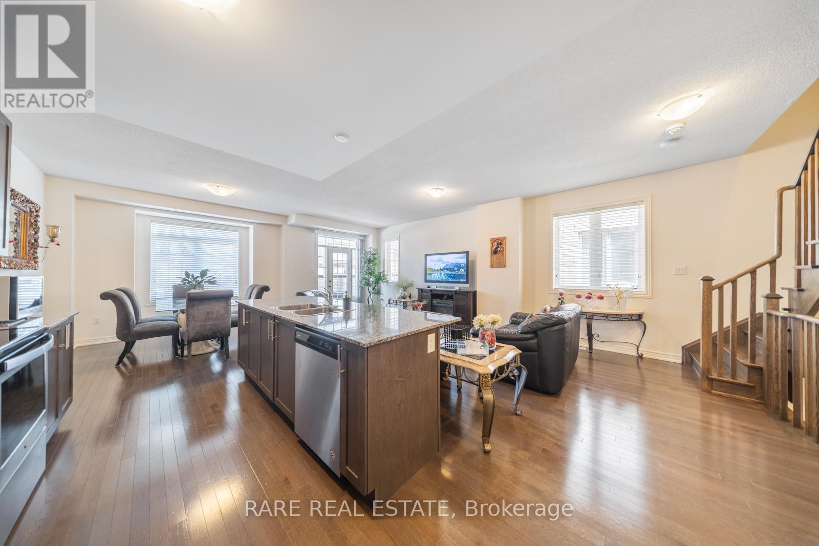 91 Fruitvale Circle, Brampton, Ontario  L7A 5C4 - Photo 6 - W12197792