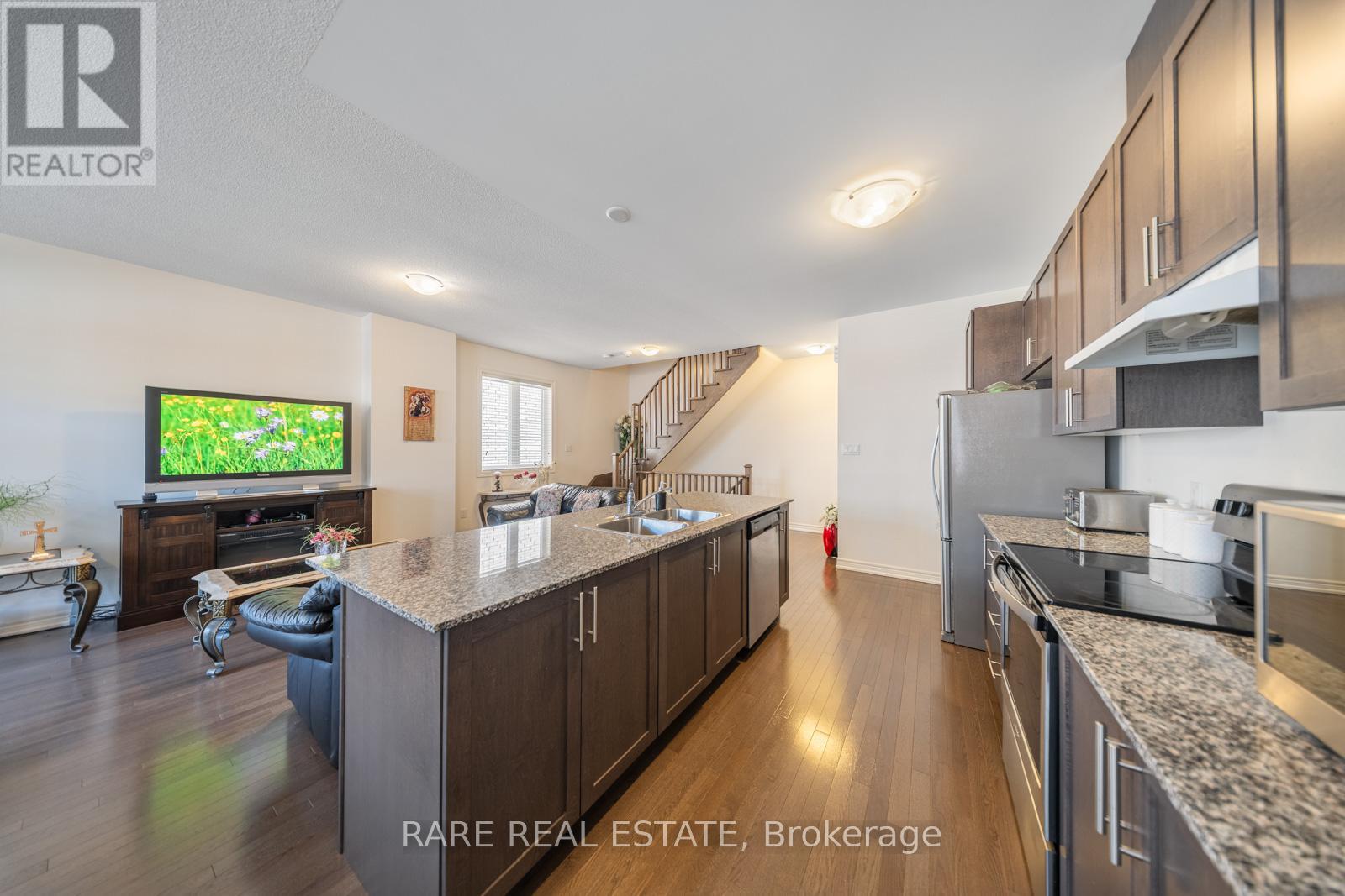 91 Fruitvale Circle, Brampton, Ontario  L7A 5C4 - Photo 9 - W12197792