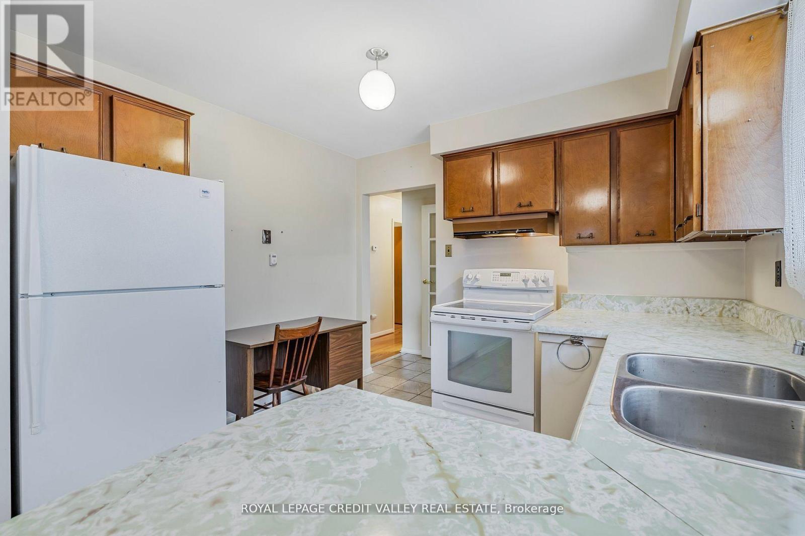 82 Terra Cotta Crescent, Brampton, Ontario  L6W 1C1 - Photo 12 - W12197812