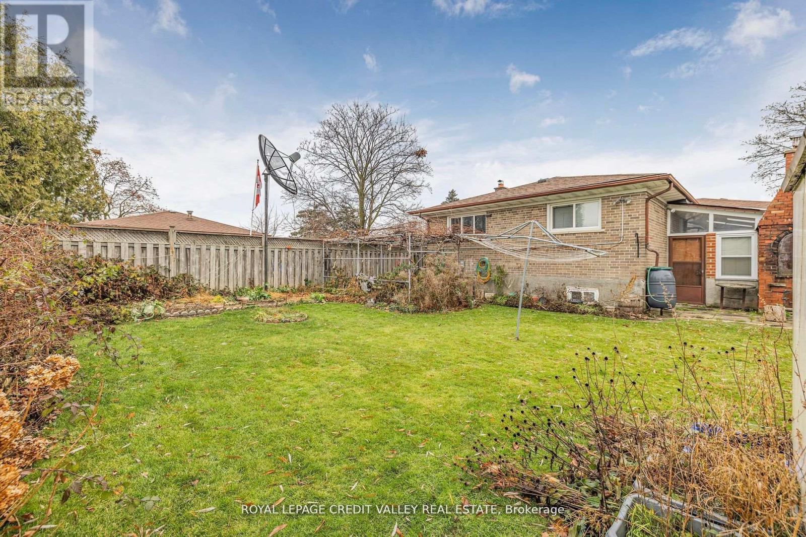 82 Terra Cotta Crescent, Brampton, Ontario  L6W 1C1 - Photo 38 - W12197812
