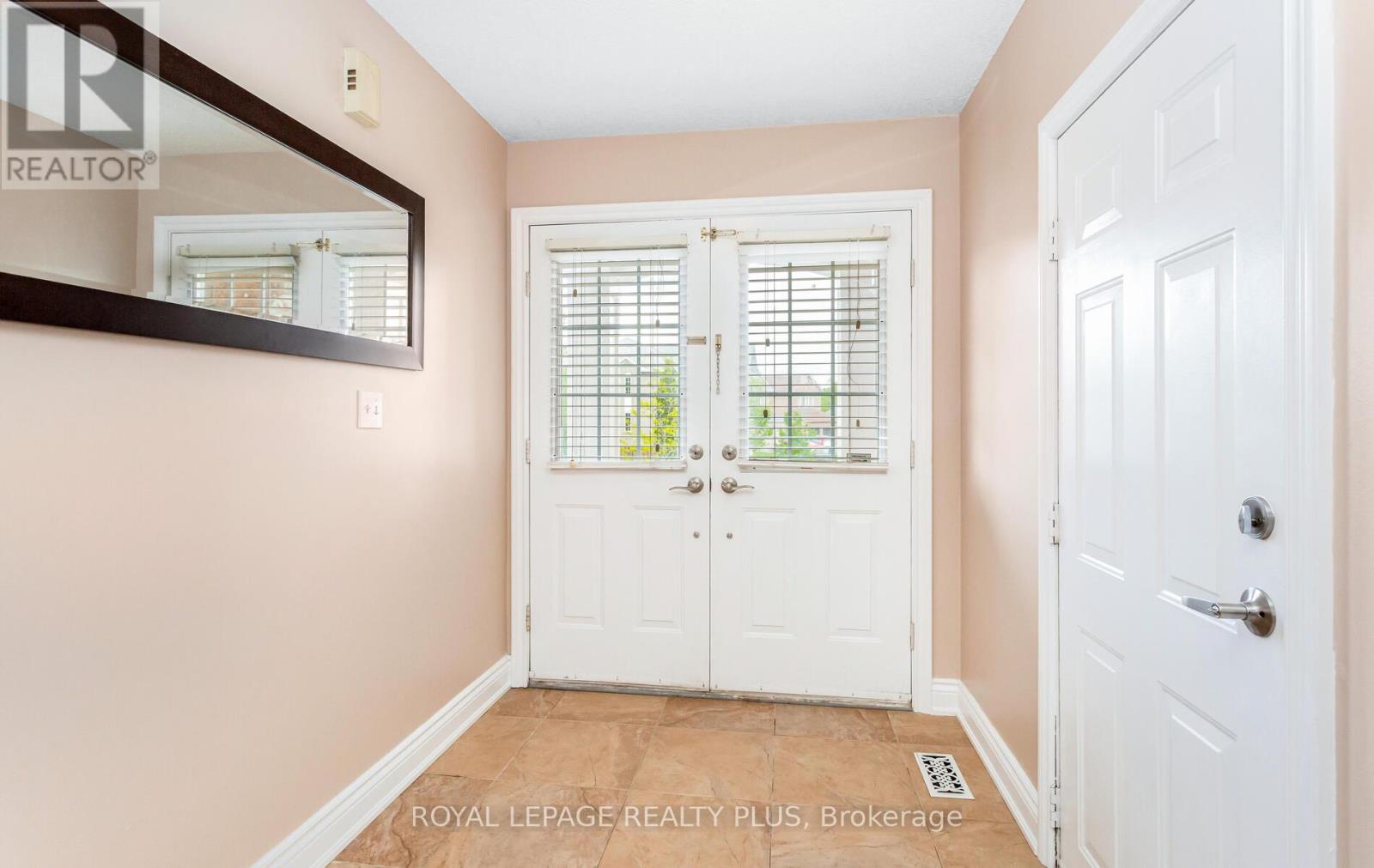 1134 Blueheron Boulevard, Mississauga, Ontario  L5V 2J7 - Photo 3 - W12197816