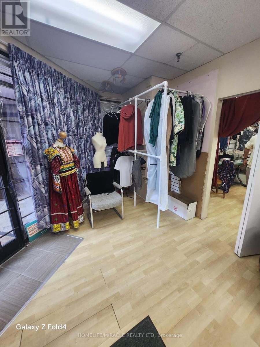 2323 Bloor Street W, Toronto, Ontario  M6S 4W1 - Photo 10 - W12197860